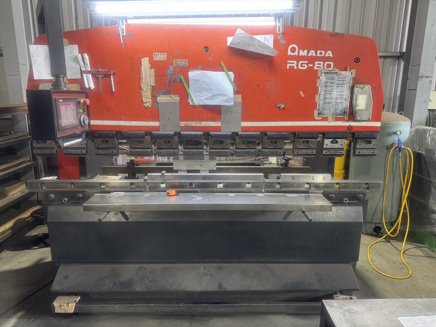 AMADA RG-80 CNC 油壓折彎機